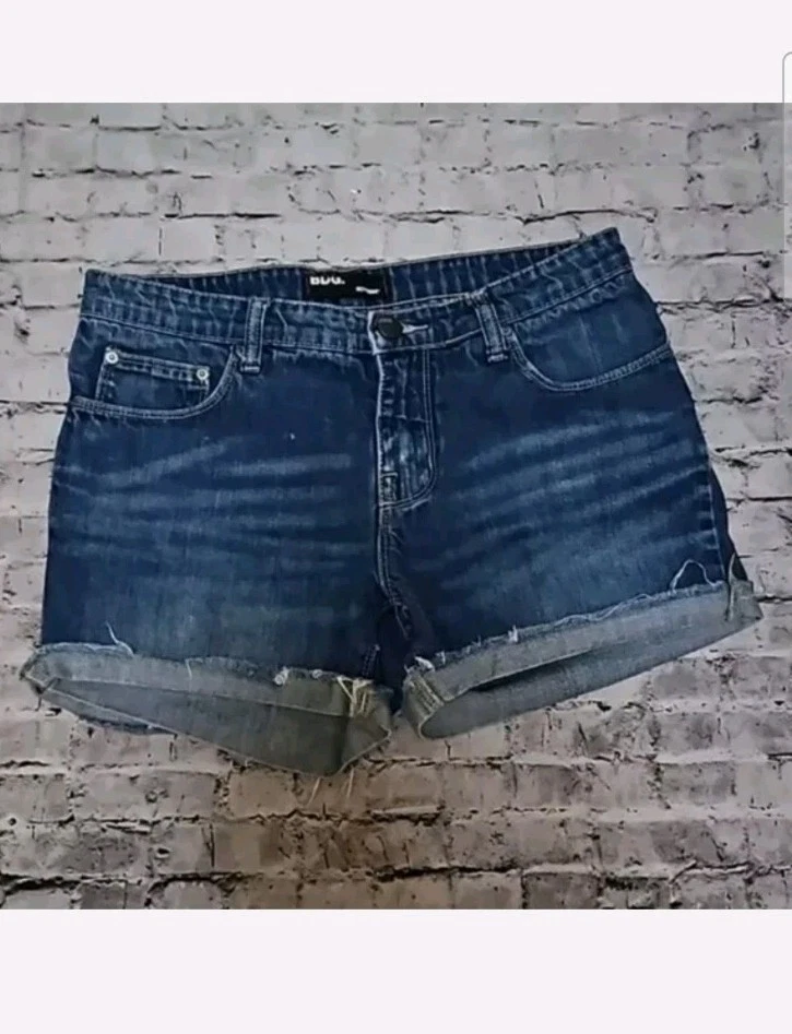 Bdg Women's Size 27 boyfriend raw hem shorts