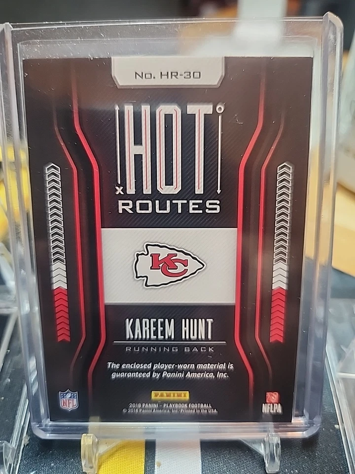 2018 PANINI PLAYBOOK KAREEM HUNT #HR-30 HOT ROUTE JERSEY RELIC 181/299 CHIEFS - Image 3 of 3