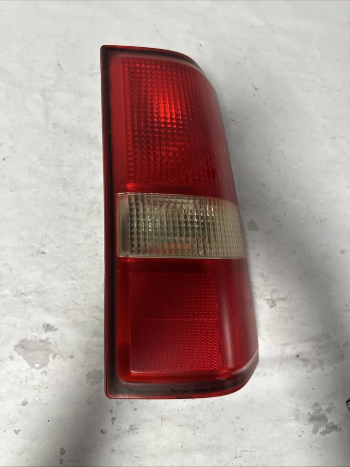 PASSENGER RIGHT Tail Light Assembly GMC VAN SAVANA 3500 FIT 03-24 SS1 Foto 2 de 4