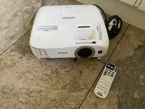 Epson EH-TW5300 Full 1080p Home Cinema Projector Complete With Remote