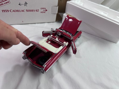 Danbury Mint 1959 Cadillac Series 62 Cabrio rot Maßstab 1:24 - Bild 11 von 16