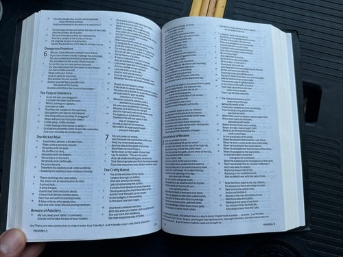 NKJV Bible Imitation Leather Holman Publishers 1982 READ - Picture 13 of 13