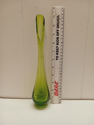 Vintage  Green Swung Vase Bud Vase. No Chips Or Cracks