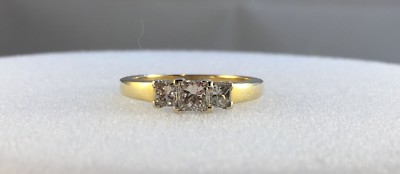 18ct Gold 0.92ct Princess Cut Trilogy Diamond Ring    Size O   4.2g  NEW