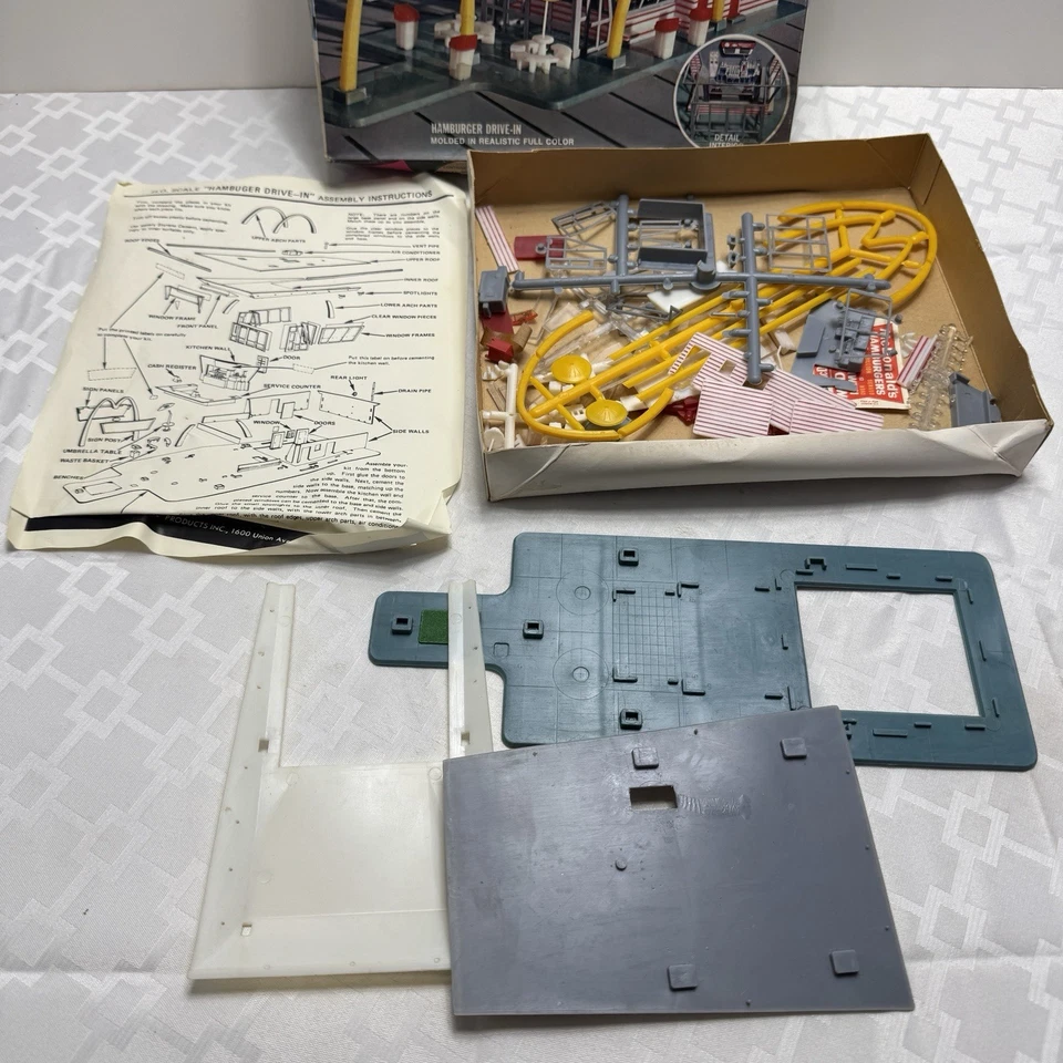 Vintage Life Like Buildems HO McDonalds Hamburger Drive In Model Kit No. S359K - Image 2 of 4