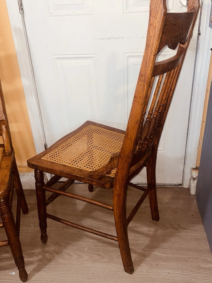 3 sillas de comedor antiguas con respaldo de caña de madera. silla de respaldo prensado con asiento de bastón, Foto 2 de 4