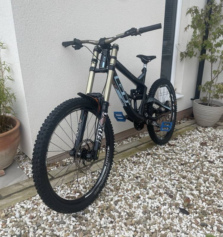 GT Fury 27.5in L Full Suspension Mountain Bike Hydraulic Disc Black/Blue/Orange