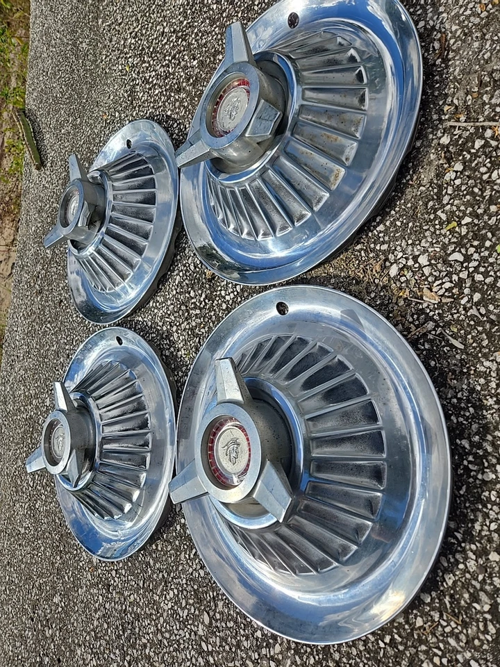 Tapacubos vintage antiguos 1964 Mercury Marauder Colony Park Montclair Mercury Foto 2 de 4