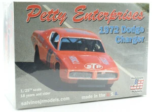 Salvino JR Modèles "STP" Richard Petty 1972 Dodge Chargeur 1/25 Modèle de voiture Kit