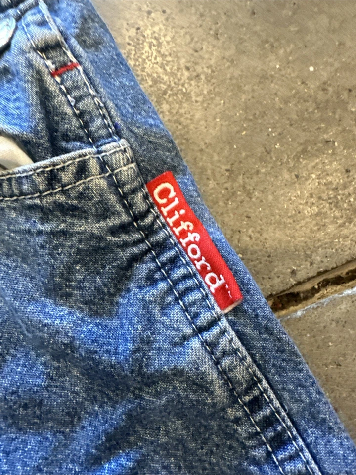 Macacão bordado vintage Y2K Clifford The Big Red Dog 18T - Imagem 3 de 4