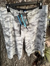 NWT SALT LIFE ABYSS BOARD SHORTS SZ 34 CAMO SLX-QD