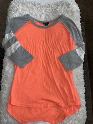 Rue 21 juniors sz. M armband tee. Cute, fun colors