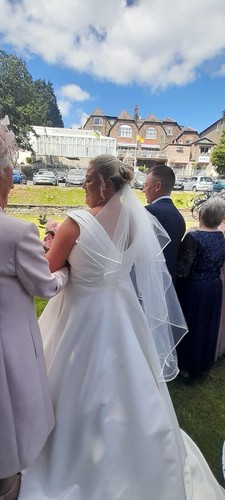 wedding dress size 20 used - Picture 3 of 7