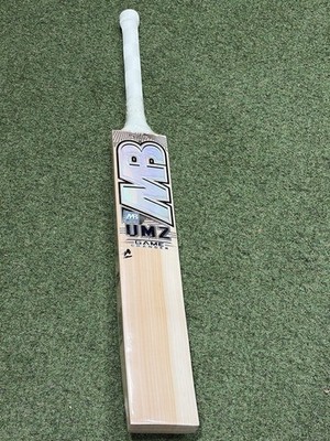 MB Malik Game Changer Spieler Cricketschläger - Brandneu - 2 Pfund 10 Unzen - Vollständiges Profil!