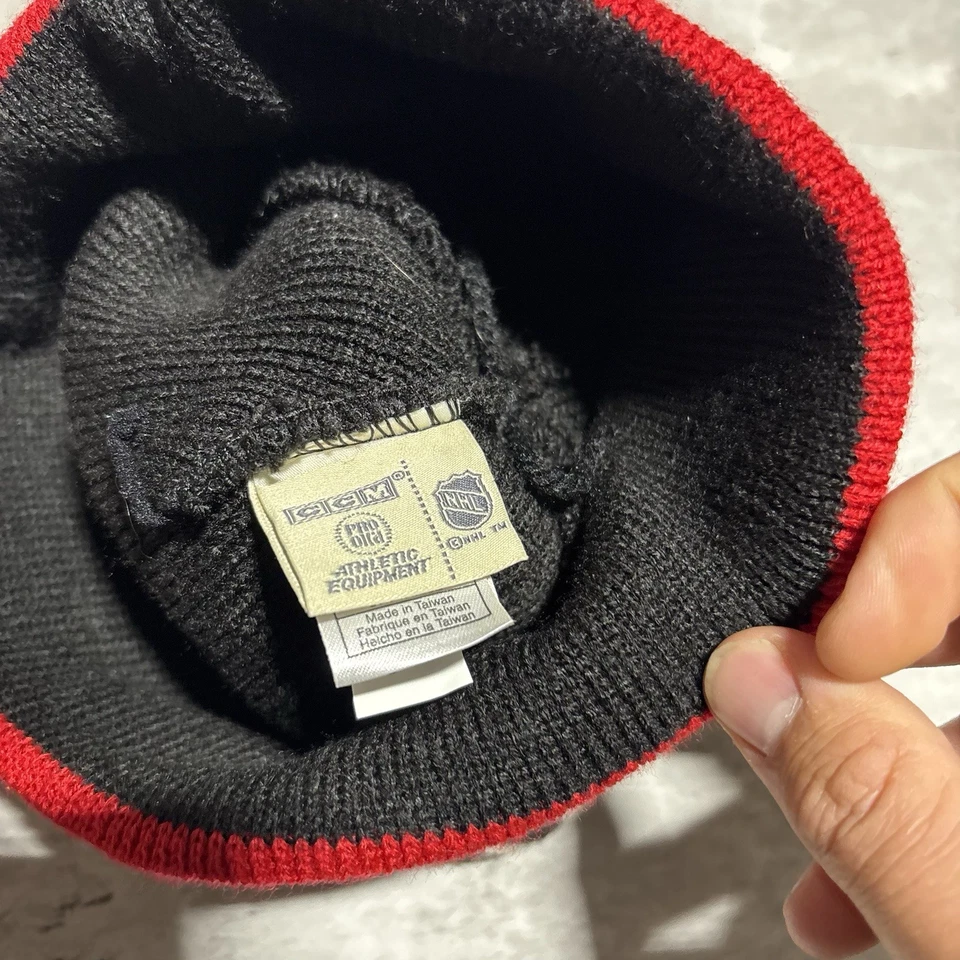 Boné gorro Chicago Blackhawks adulto tamanho único preto CCM NHL Pom * - Imagem 3 de 4