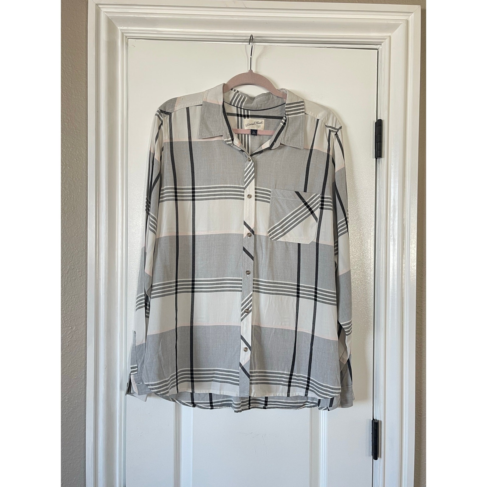 Universal Thread Woman’s Rayon Button Down Shirt … - image 3