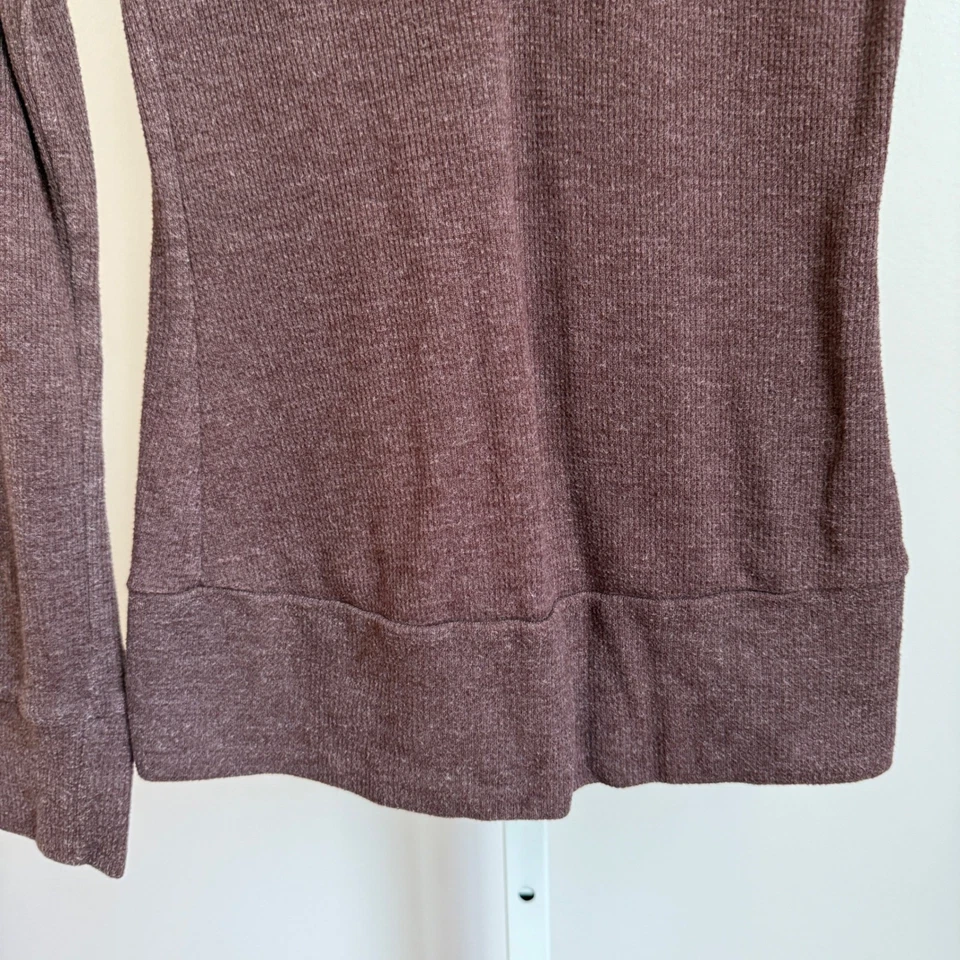 Top Henley Twenty One marrón manga larga tejido acanalado informal talla S Foto 3 de 4