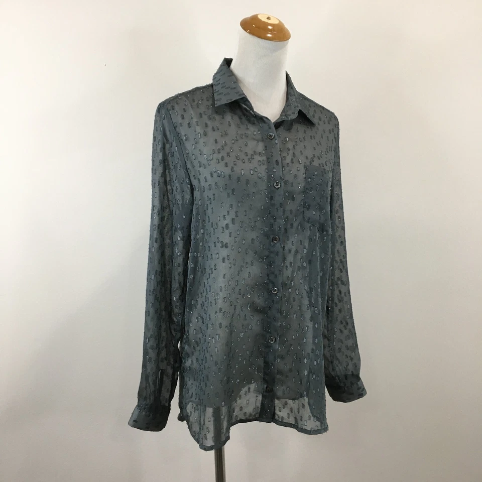 Camisa STEVEN ALAN para mujer talla pequeña gris verde texturizada con botones transparentes Foto 3 de 4