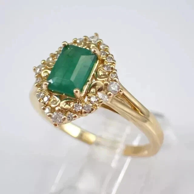 Anillo de compromiso con halo de esmeralda natural corte esmeralda de 3,00 quilates enchapado en oro amarillo de 14 k Foto 2 de 4