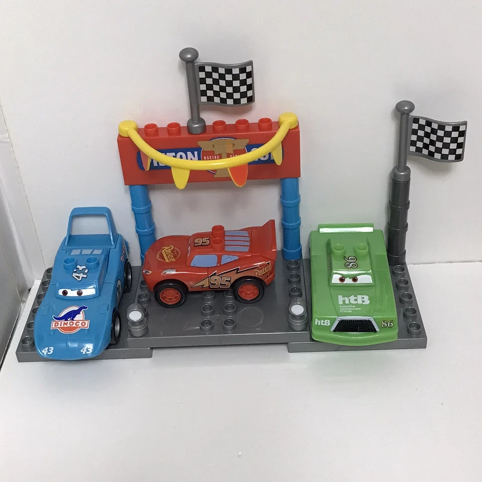 MEGABLOKS DISNEY PIXAR CARS Dinoco #43- Rust-eze #95 & htB #86 Play Set Pieces - Image 2 of 4
