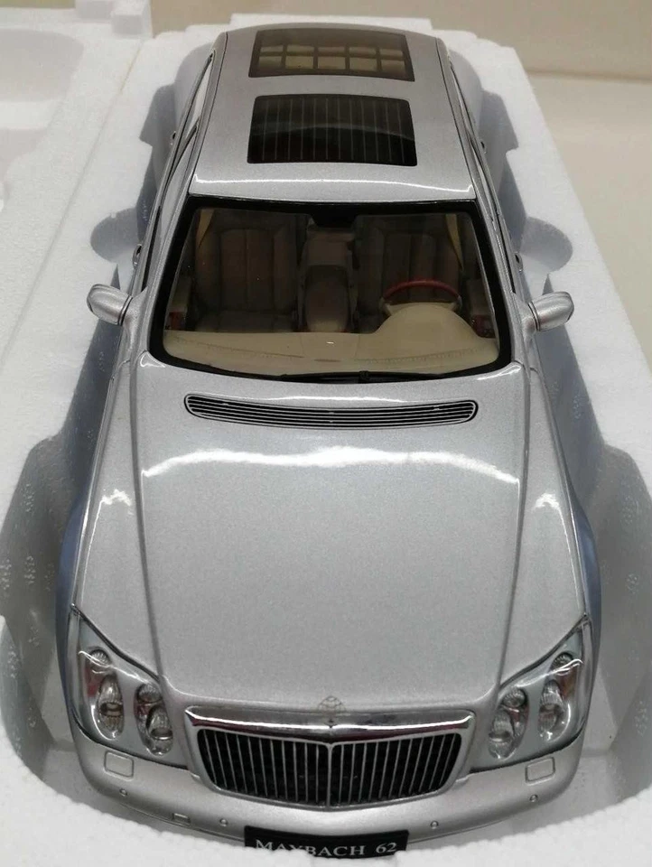 AUTOart original 1/18 scale Minicar Maybach 62 LWB with box Used in japan - Image 3 of 4