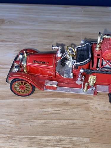 1921 AMERICAN LaFRANCE FIRE PUMPER ENGINE TRUCK # 7 MILWAUKEE F.D - Picture 3 of 9