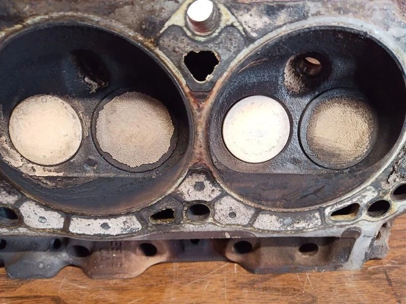 Culata 8-351W 5,8L 83-91 CROWN VICTORIA 8074528 Foto 3 de 4