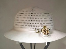 CAPPELLO CERIMONIA BIMBA  BIANCA CON FIORI