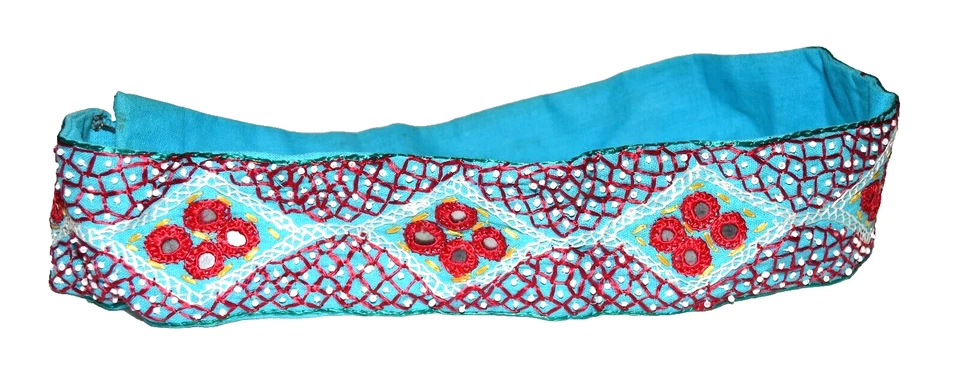 Cinturón ancho vintage rojo bordado blanco cuentas en lino turquesa se adapta hasta 36" Foto 4 de 4