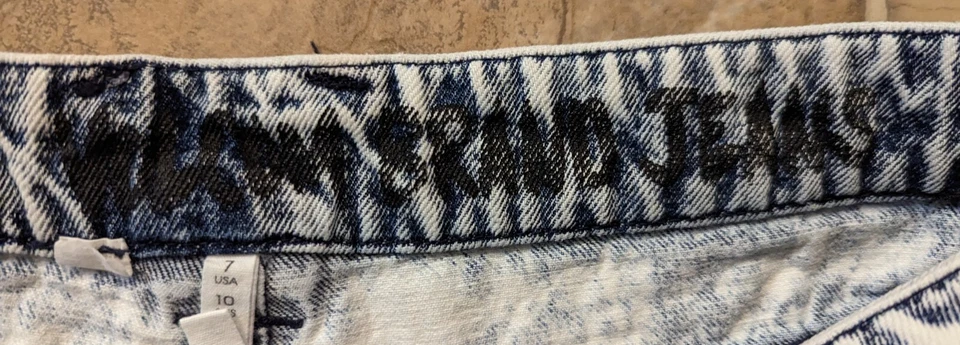 Volcom women sz 7 Cut Off Denim Jean Shorts W28 distressed 3564 - Image 3 of 3