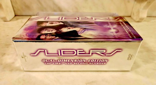 Sliders - Seasons 1 and 2 - Dual Dimension Edition - Picture 2 of 6