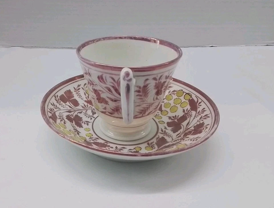 Antiguo Davenport - (?) Taza y platillo Lustreware rosa con bandas con hojas de brotes amarillos Foto 2 de 4