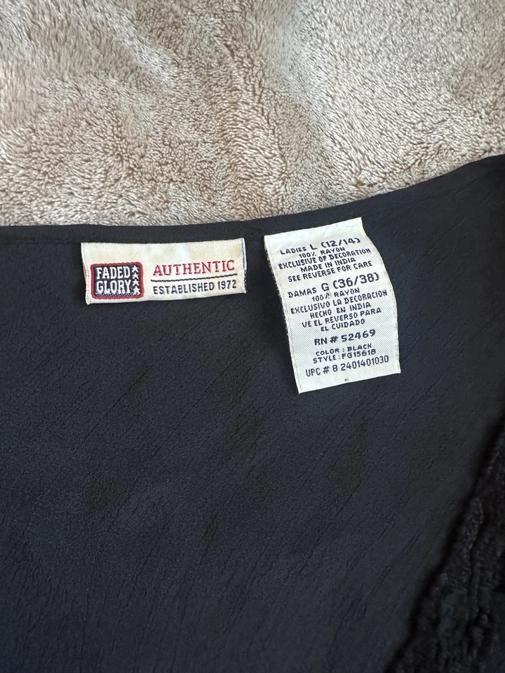 Top campesino boho bordado negro gloria desteñido vintage Y2K encaje ribete manga campana Foto 4 de 4