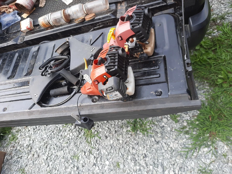 Homelite UT 32605a Pair String Weed Trimmer Powerhead Parts Units - Image 4 of 4