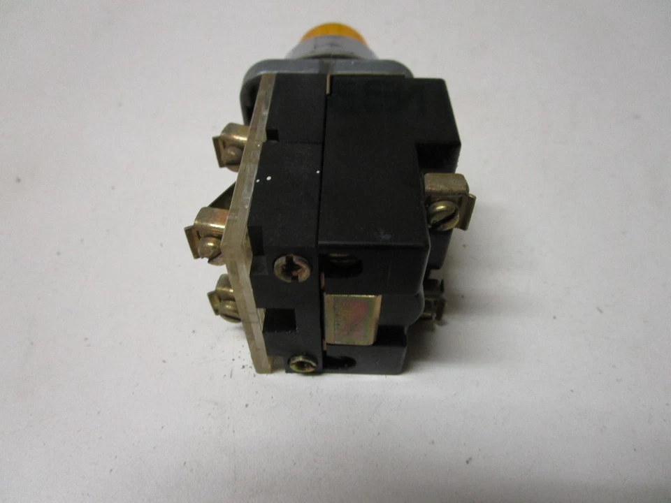 FURNAS 52PA6G3A SERIES B AMBER ILLUMINATED PUSH-BUTTON - USED - FREE SHIPPING - Image 4 of 4