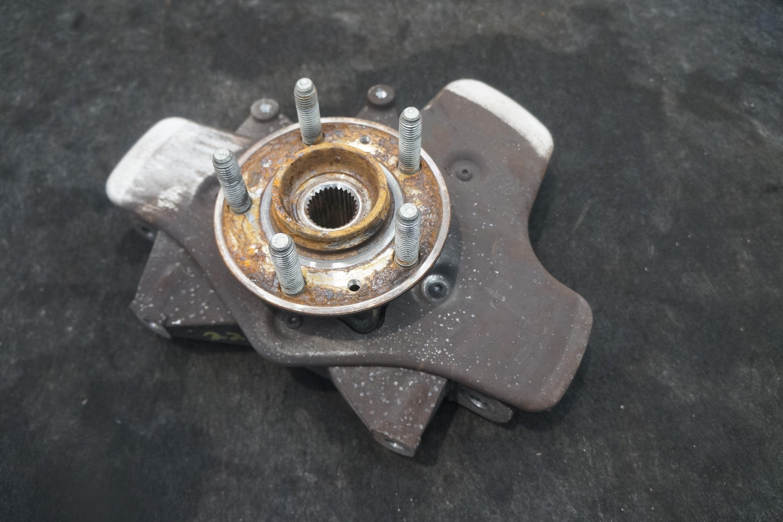 Rear Left Spindle Knuckle Wheel Hub 8D33-5A971-AB Aston Martin V8 Vantage 2006