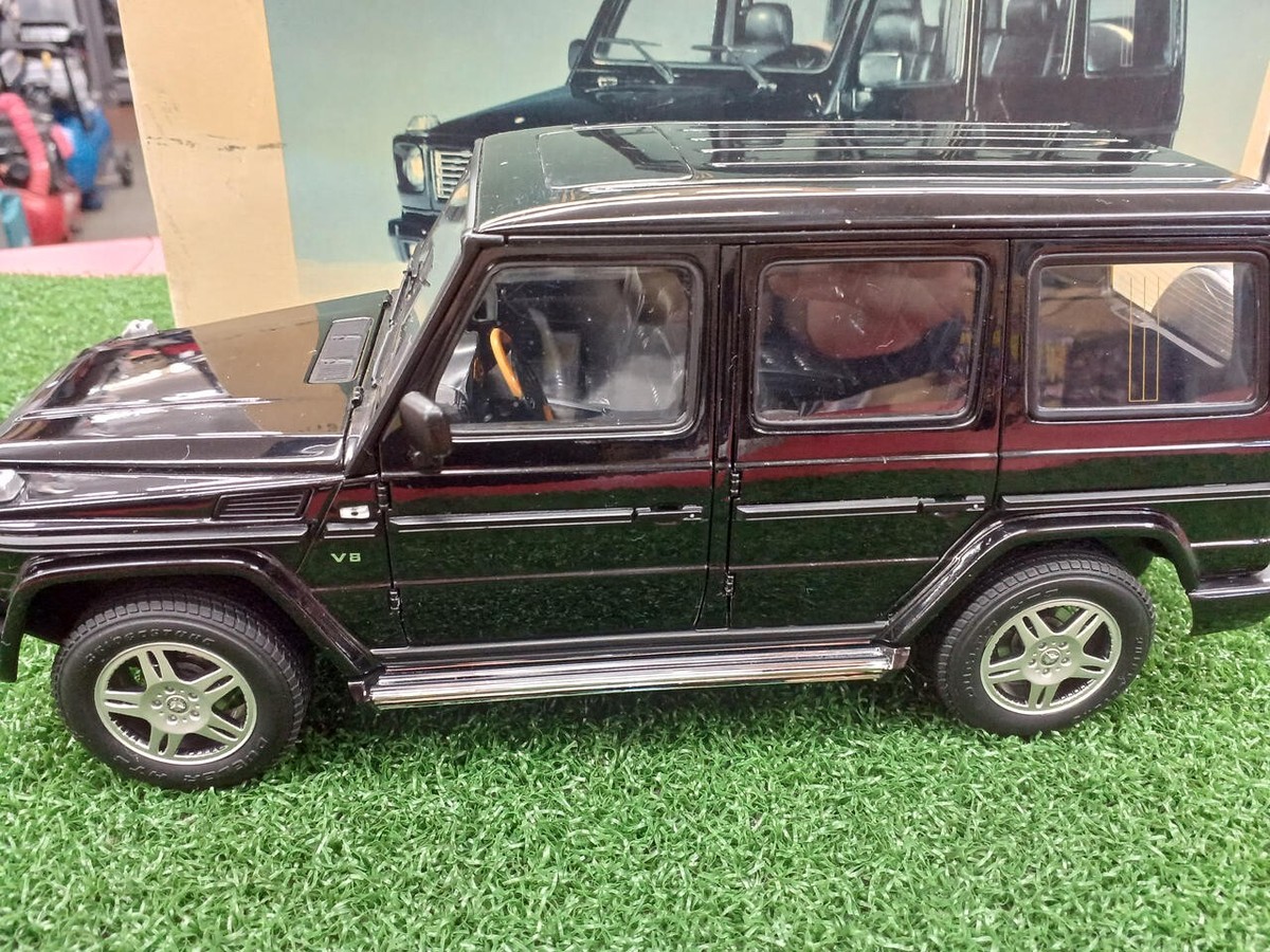 1/18 AUTOart Mercedes Benz G-Wagon LWB Smaragd Black w/ Box 1/18 AUTOart Mercedes Benz G-Wagon LWB Smaragd Black w/ Box