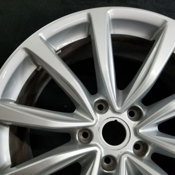 Aston Martin DBS FRONT Wheel P/N HY531007AA