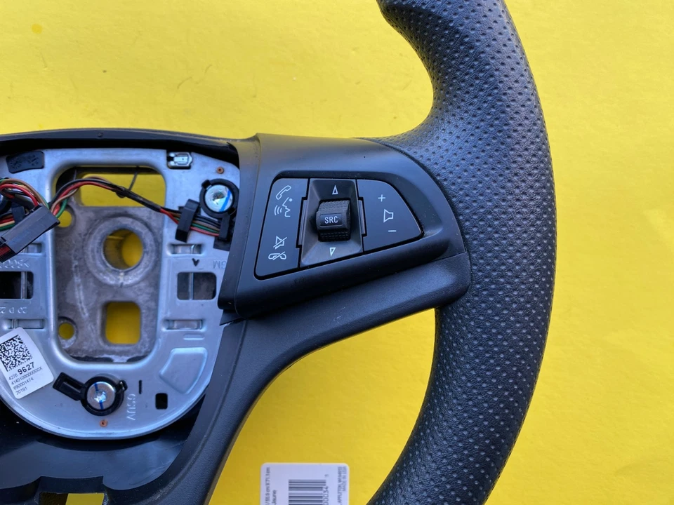 Volante conductor Chevrolet Trax 2017-2022 envuelto en negro OEM 42769627 Foto 2 de 4