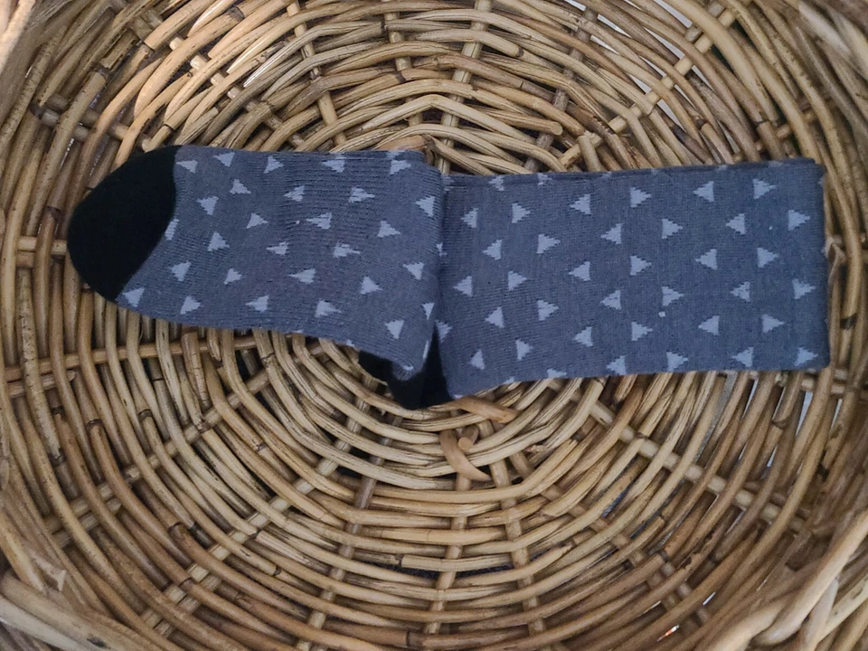 Victoria' Secret ROSA Calcetines Hasta la Rodilla Negros Grises con Patrón de Triángulos Nuevos con Etiquetas OS Foto 3 de 4