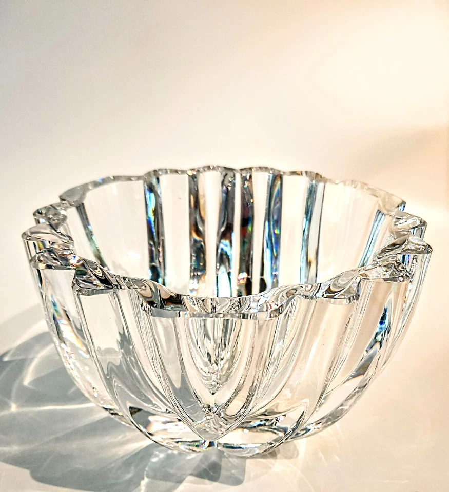 Cuenco de cristal acanalado Lars Hellsten ORREFORS firmado 5" T x 8,5" W 4368-12 Suecia Foto 2 de 4