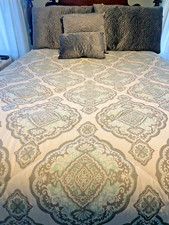 Full/Queen Size Paisely Reversible Gray Pale Green Comforter