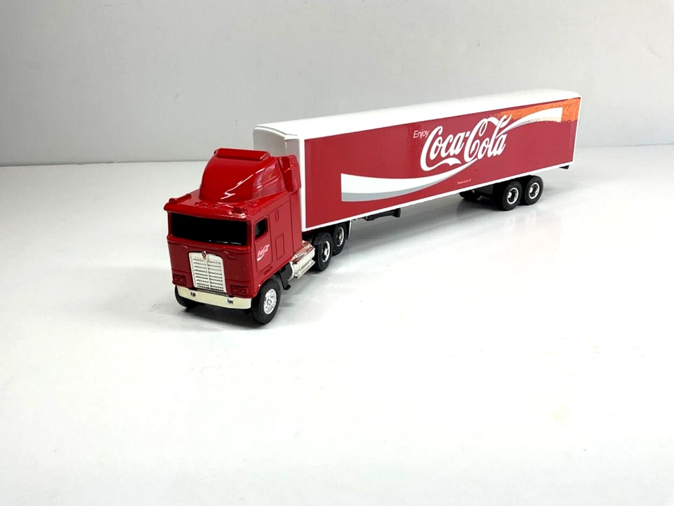 Cola Cola Coke K100 Kenworth Tractor Trailer Ertl 1/64th Scale Model - Image 4 of 4