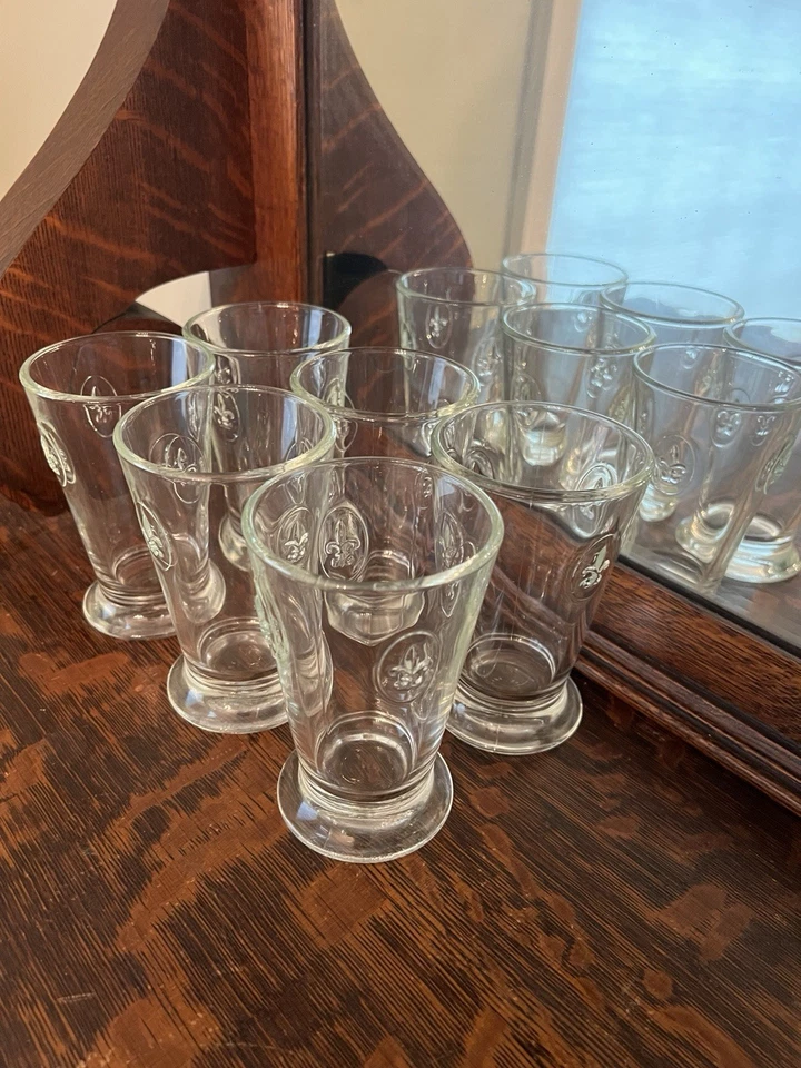 Juego de 6 vasos en relieve William Sonoma “Fleur de Lis” Foto 3 de 3