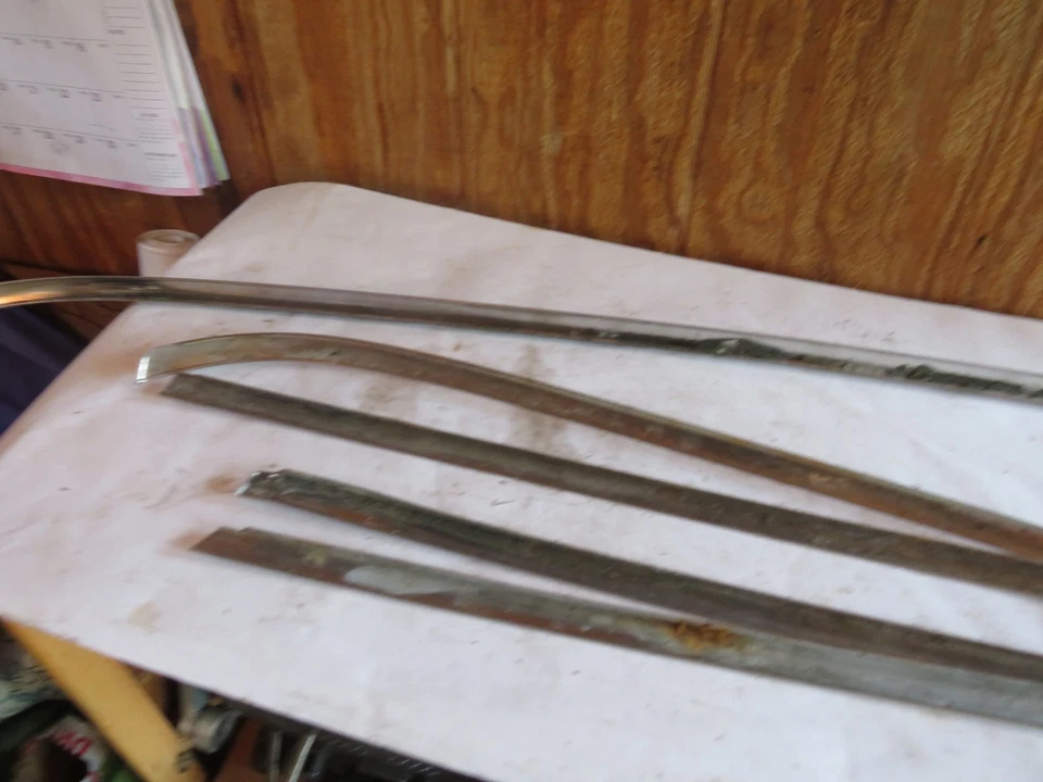 68 AMC AMERICAN RAMBLER ROGUE MOLDURA PARABRISAS DELANTERO Foto 2 de 4