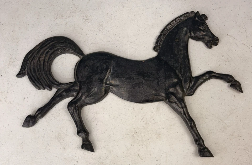 Par de decoraciones colgantes de pared de caballo de hierro fundido negro para interiores/exteriores Foto 2 de 4