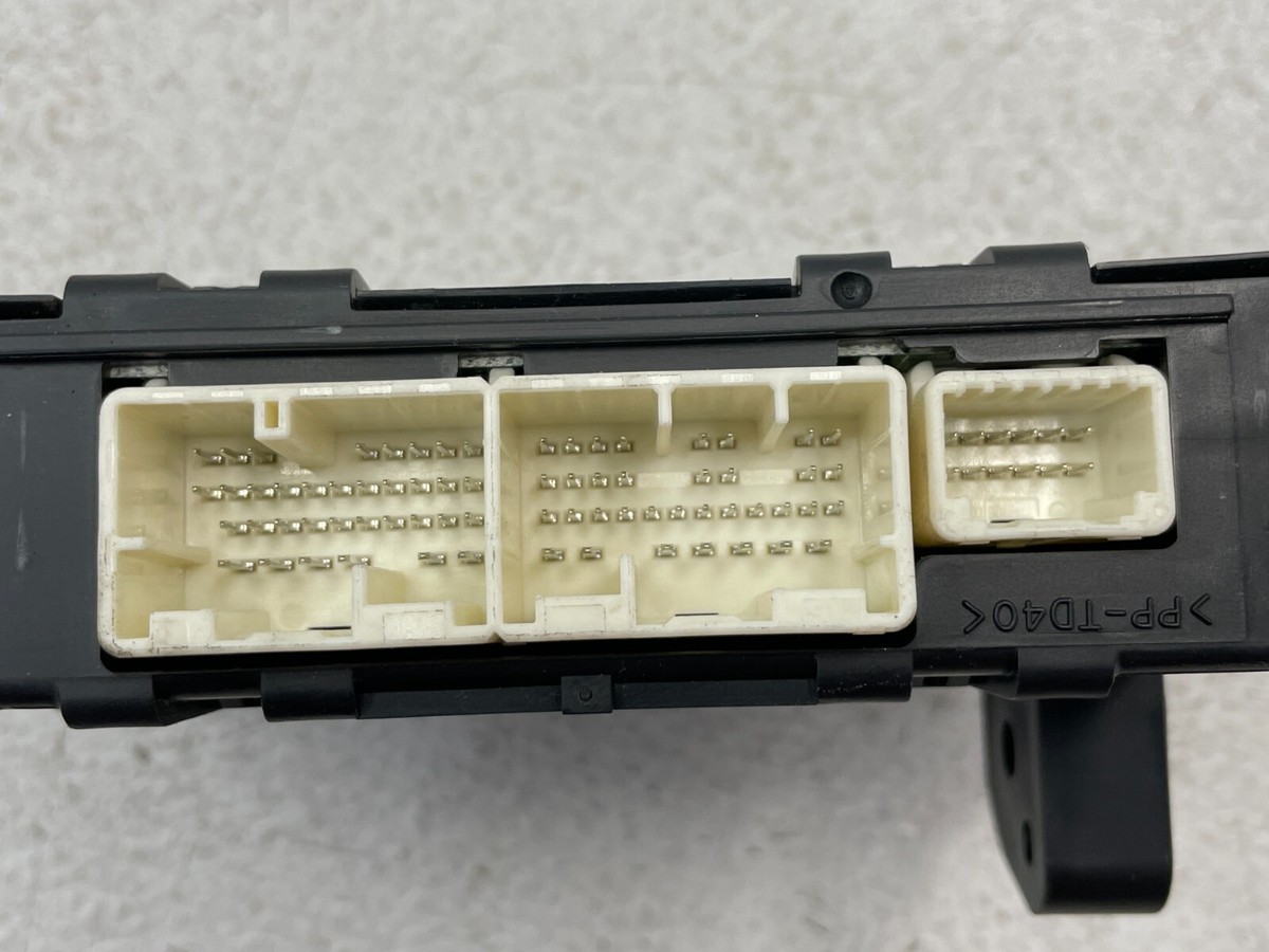LEXUS IS300 エアコンコントロールパネル カナダ Lexus IS300 Climate Control Temperature Control US Market