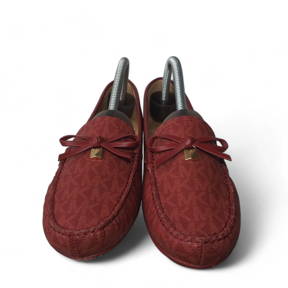 Mocasines sin cordones Michael Kors Juliette MK Logo rojo borgoña ME22E para mujer 8M Foto 3 de 4