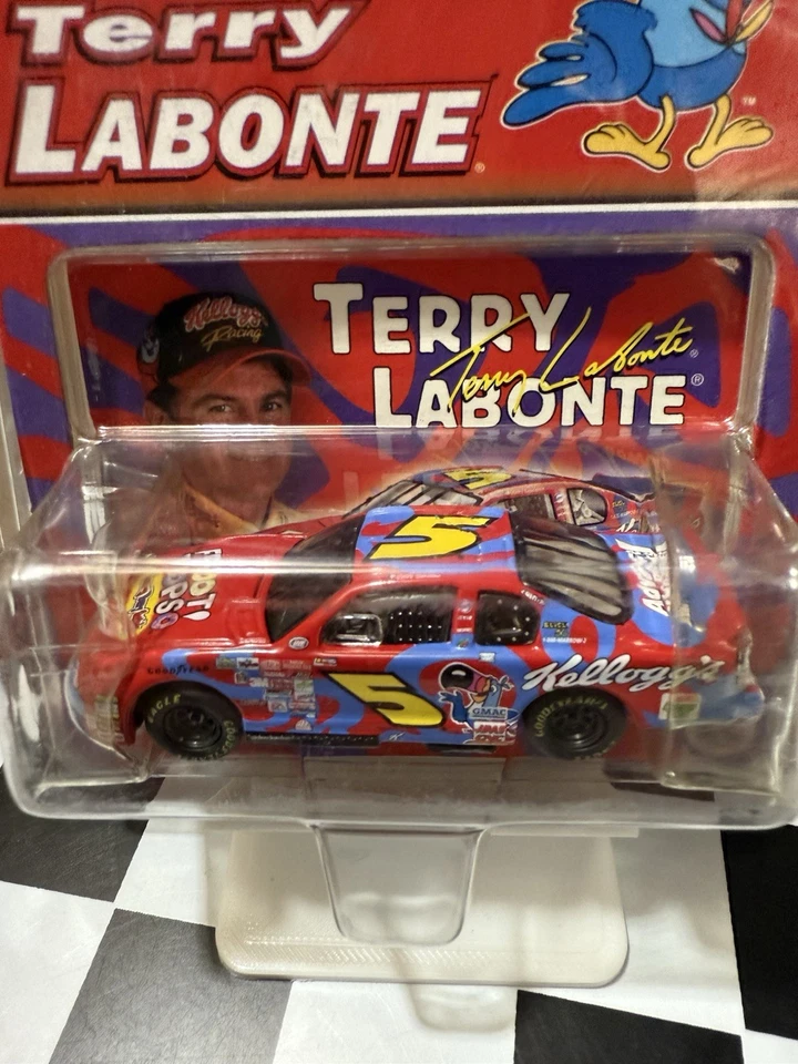 Terry Labonte #5 Kellogg’s Cherry Berry Swirls 2000 ACTION 1/64 Nascar Diecast - Image 2 of 4