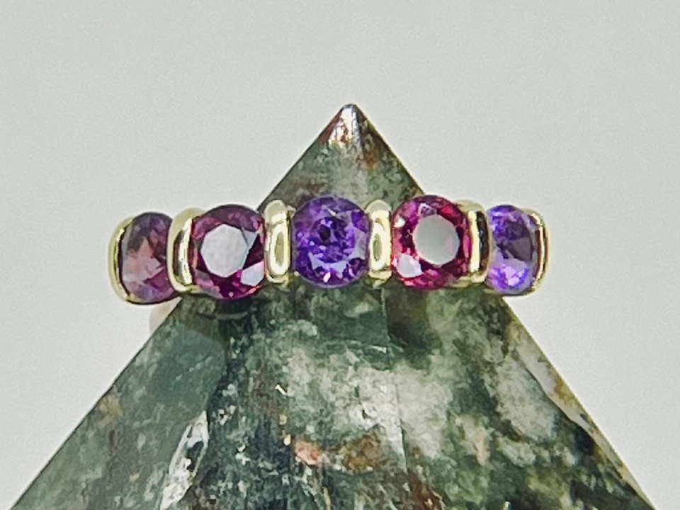 ПОТРЯСАЮЩЕЕ КОЛЬЦО ИЗ ЗОЛОТА 9 КАРАТ С АМЕТИСТОМ И САПФИРОМ ПОЛОВИНА ВЕЧНОСТИ РАЗМЕР K - Изображение 3 из 4